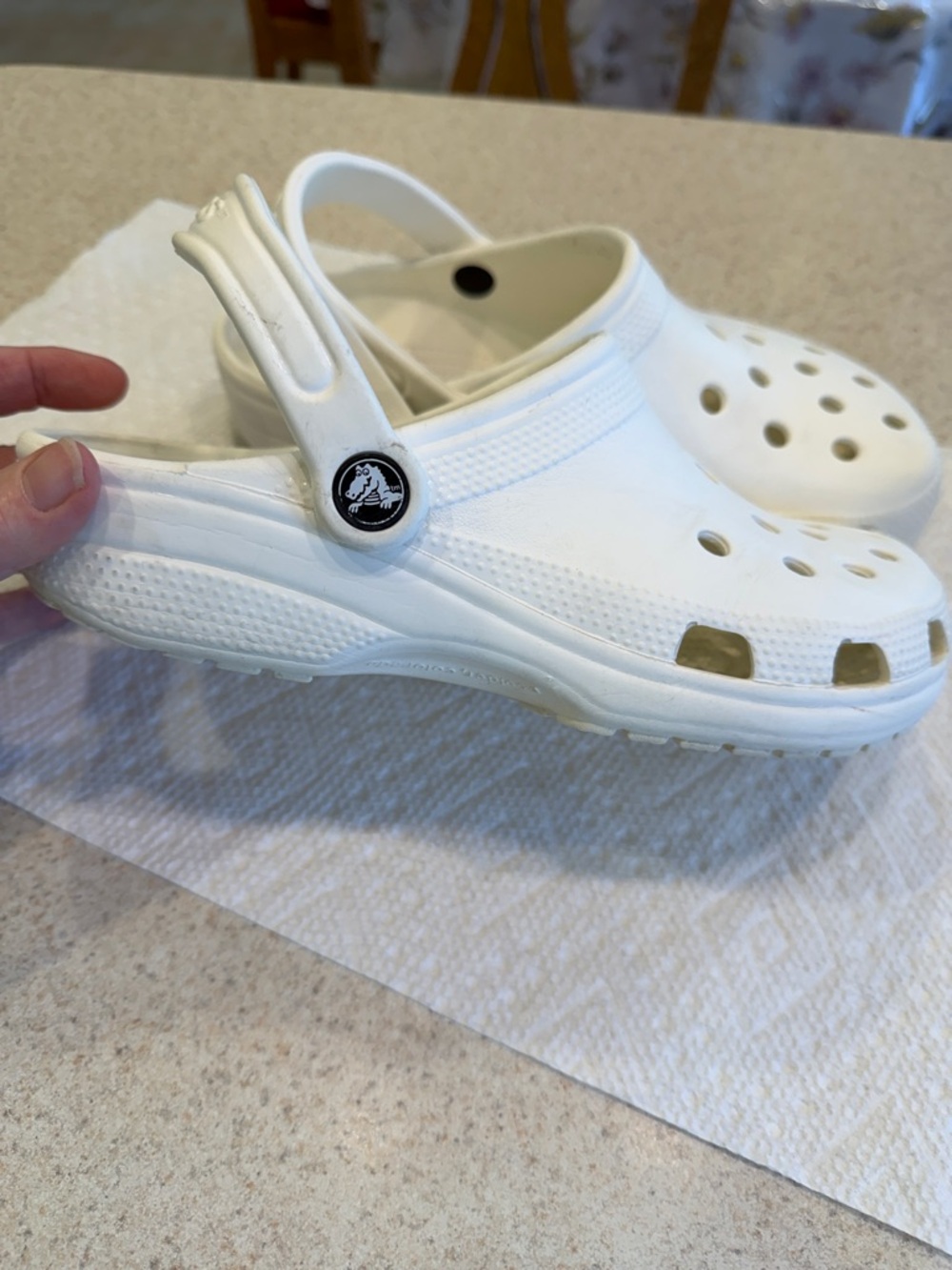 CROCS Adults White Classic Clog Sandals women’s size 7, men’s size 5 - Picture 5 of 14